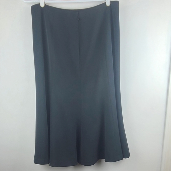 EUC ☆ Eddie Bauer Black Knee Length Pannelled Flared Skirt Size 4 - Picture 2 of 8